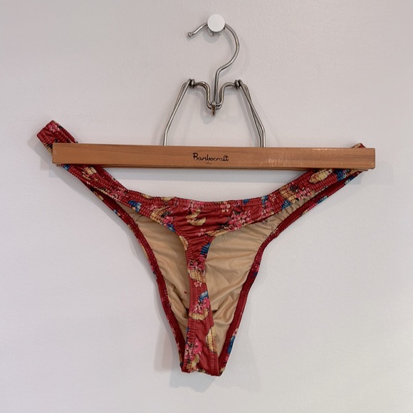 Yutata Men’s Floral Thong - Red (Large) - Picture 4 of 8